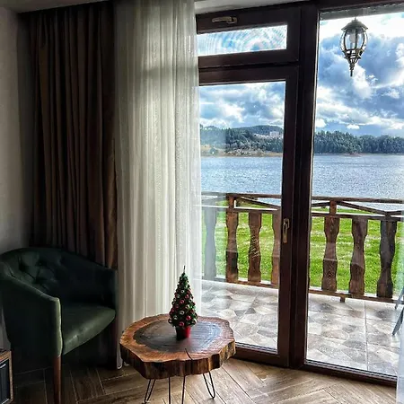 Къща за гости Oasis Rhodopes Доспат