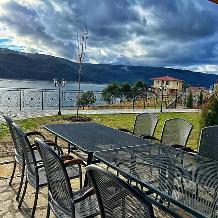 Къща за гости Oasis Rhodopes Доспат